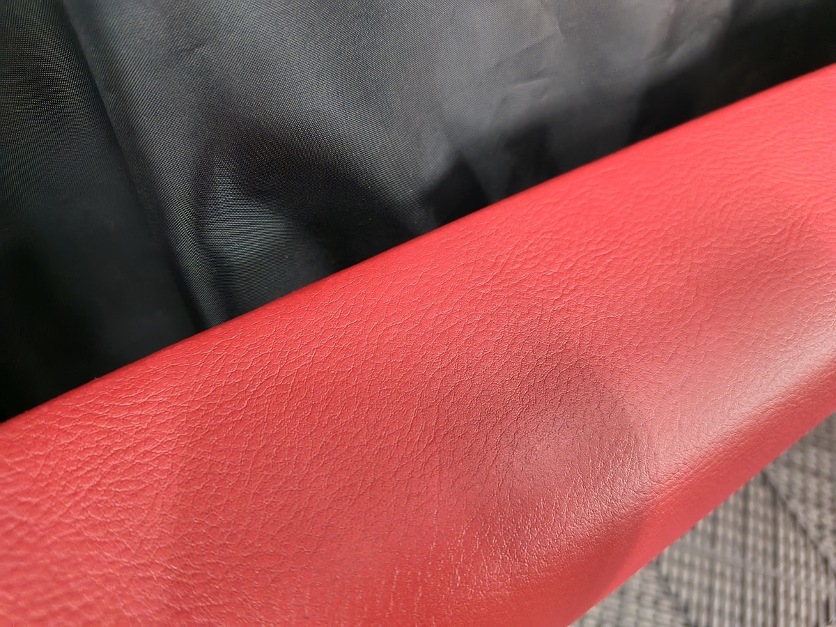 フェラーリ FF 内張ドアトリム表皮剥がれ補修札幌MID ALFAディーラー旭川函館釧路アフター至近距離