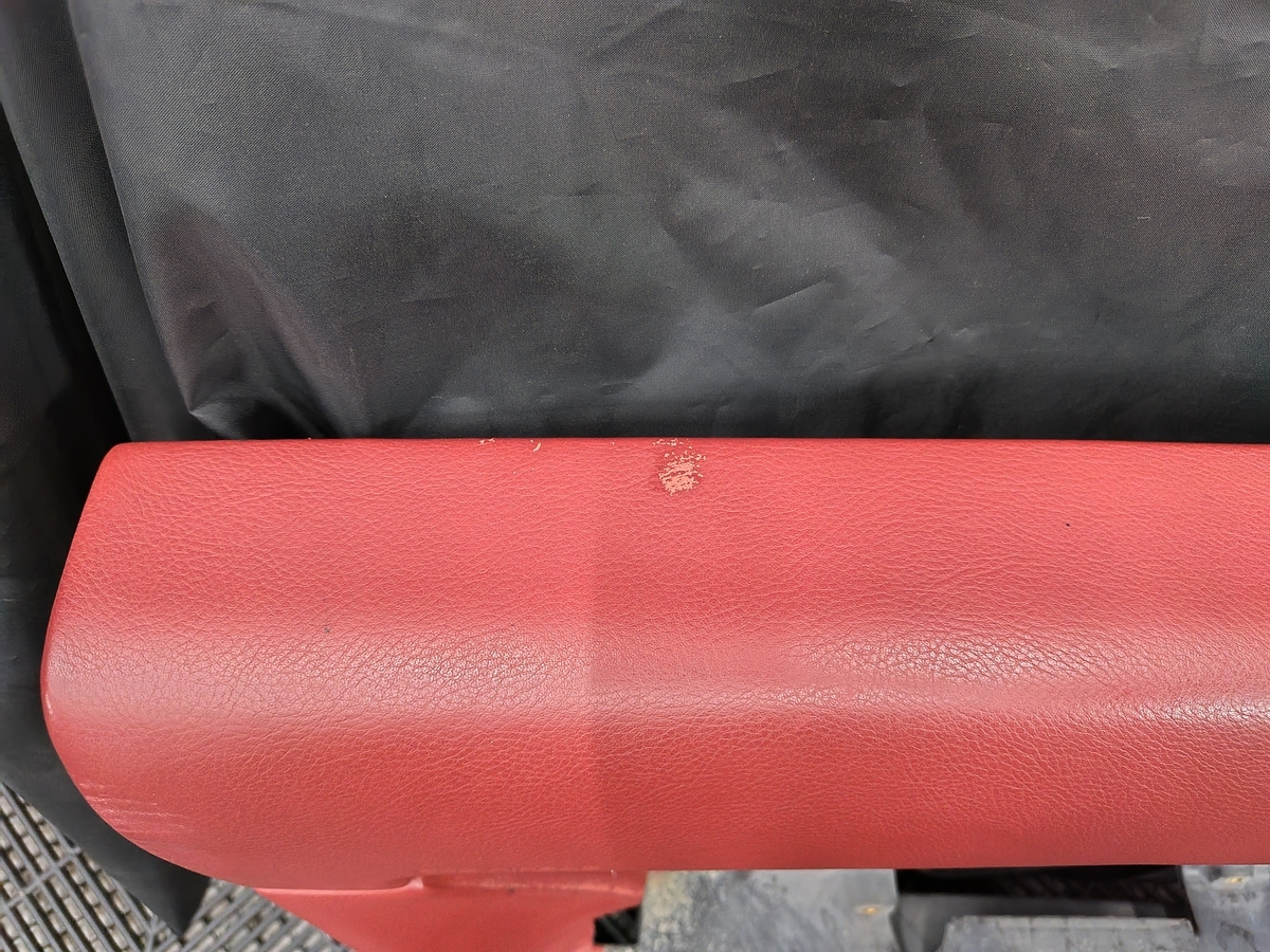 フェラーリ FF 内張ドアトリム表皮剥がれ補修札幌MID ALFAディーラー旭川函館釧路ビフォー拡大