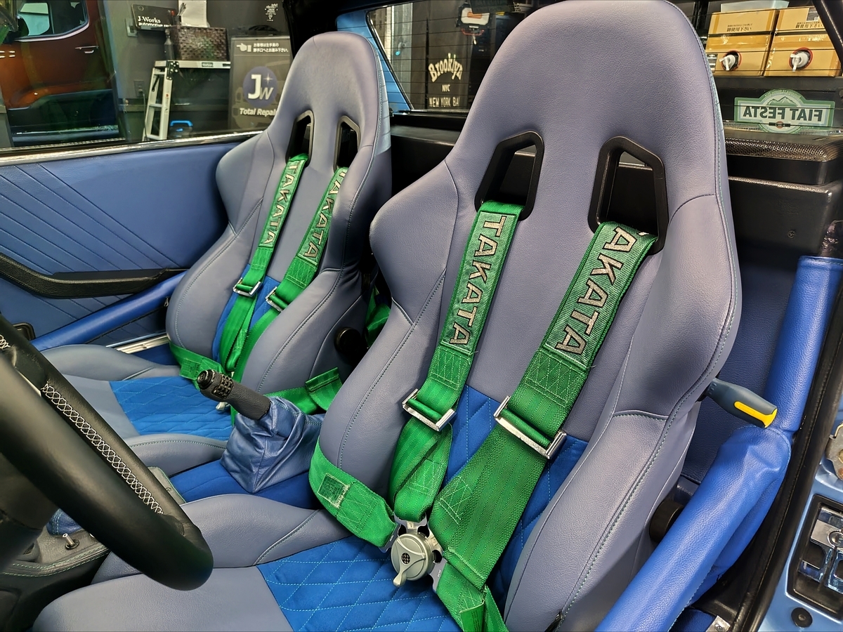フィアット X1/9 ベルトーネ 内装補修＋車内ルームクリーニング＋レザーコーティング 札幌インポートプラスディーラータカタ４点固定式シートベルト