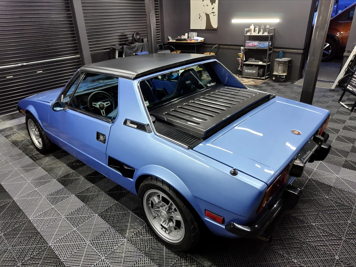 フィアット X1/9 ベルトーネ 内装補修＋車内ルームクリーニング＋レザーコーティング 札幌インポートプラスディーラーマルチェロガンディー二カーボン軽量化