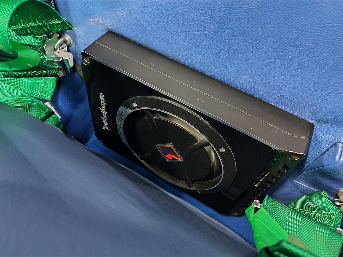 フィアット X1/9 ベルトーネ 内装補修＋車内ルームクリーニング＋レザーコーティング 札幌インポートプラスディーラーマルチェロガンディー二サブウーファー