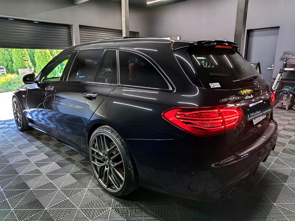 メルセデスAMG C43ステアリングハンドルカラーリングチェンジ札幌ベンツ札幌旭川帯広函館ヤナセシュテルンMID ALFAディーラーリア