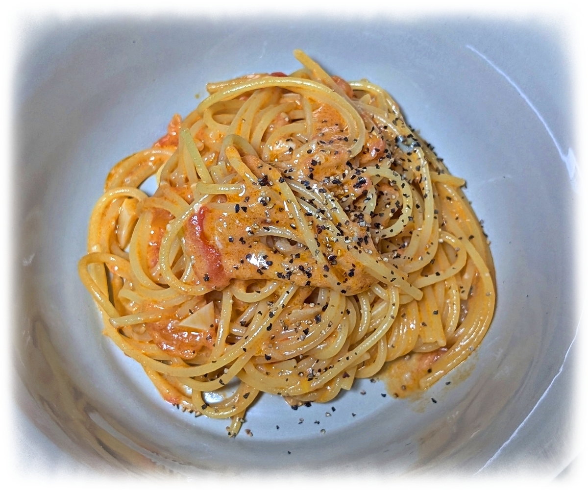 桝谷さんのスペシャリテ『トマトとゴルゴンゾーラのパスタ』が完成したところ