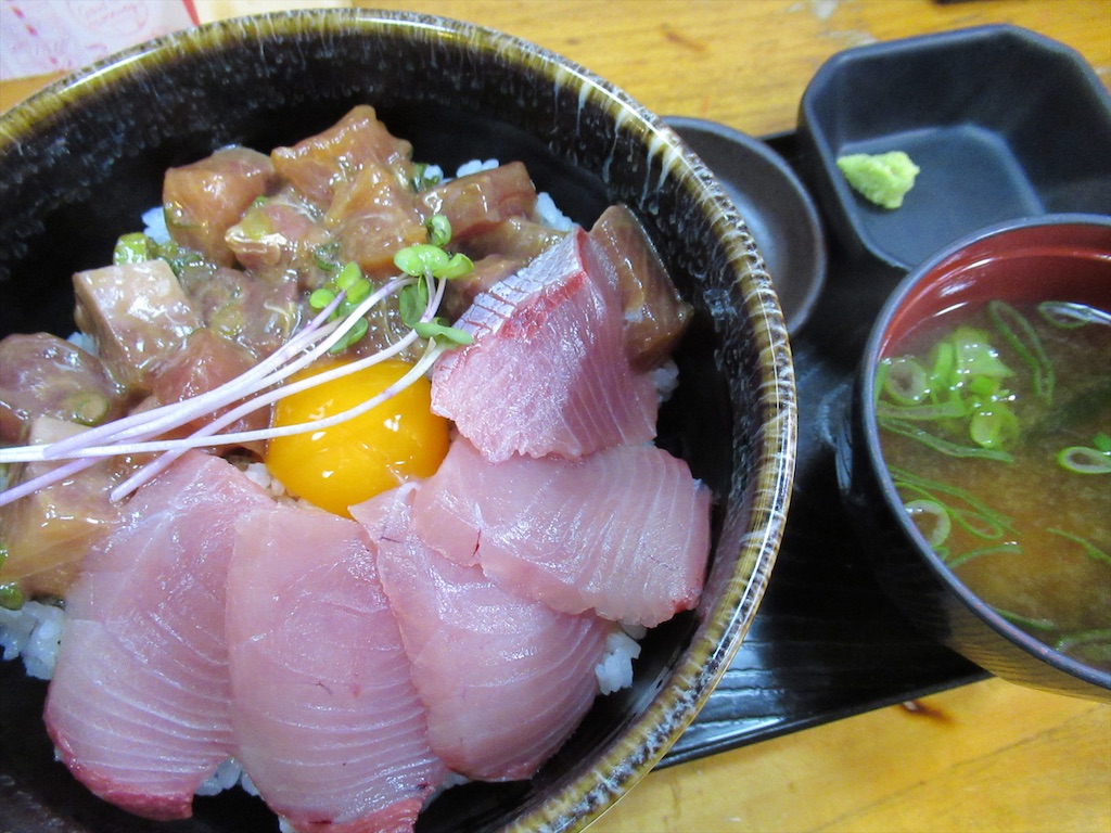 お食事処 竹乃家」 金沢市八日市出町 - 涙滴型宇宙艇