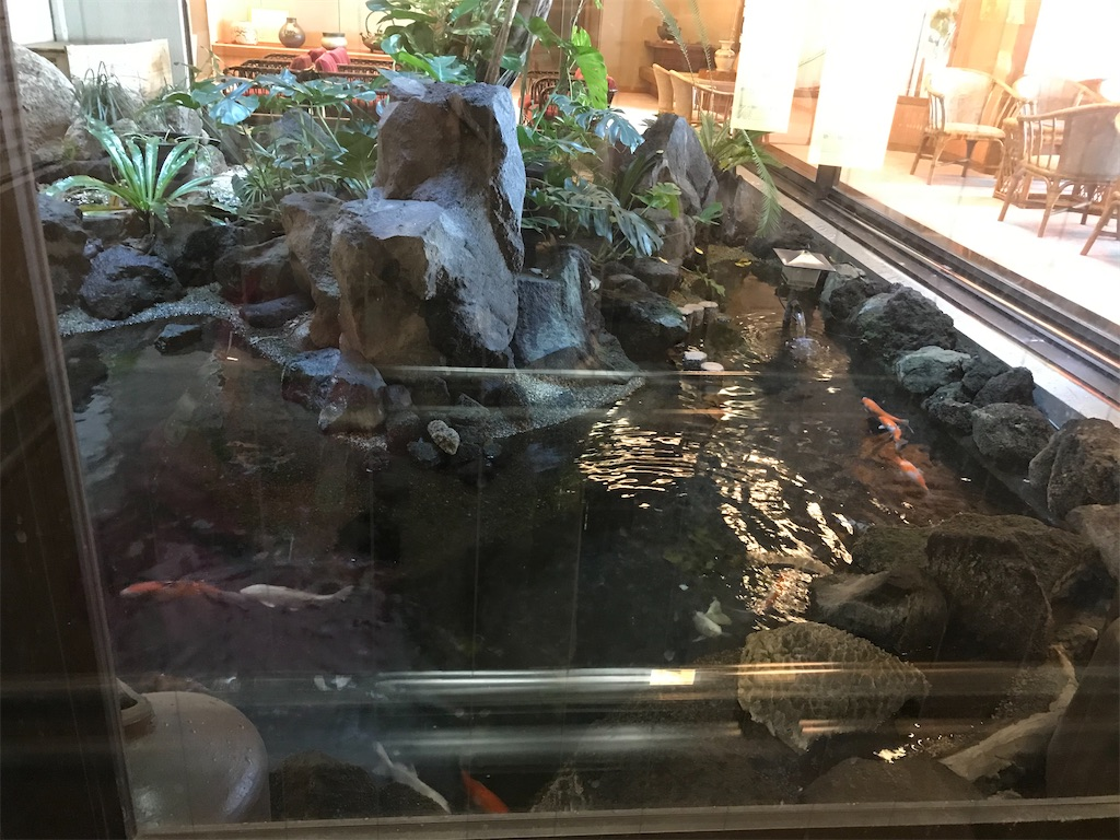 エレベーターから