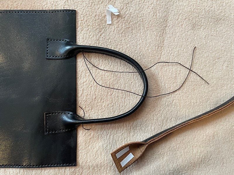 シンプルなスクエアミニトートバッグ