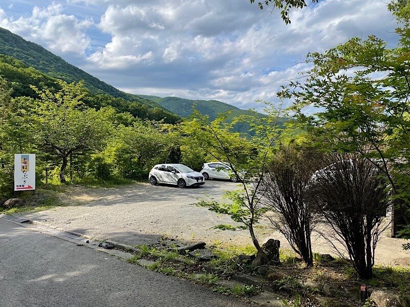 【お宿はなぶさ】駐車場