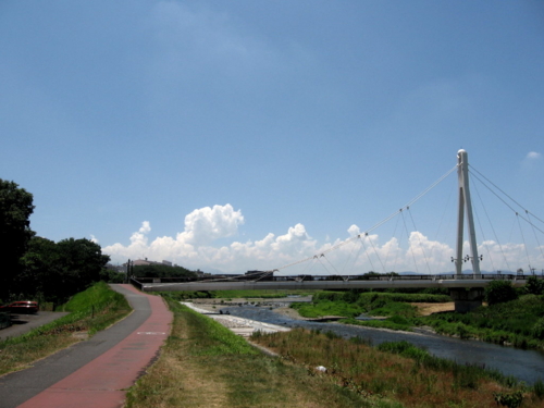 夏の空とふれあい橋