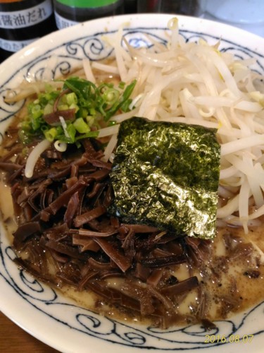 とんこつ醤油＋もやし＋きくらげ＠哲麺