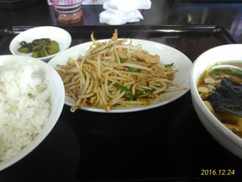 もやしと肉の炒めラーメン餃子セット＠東京亭