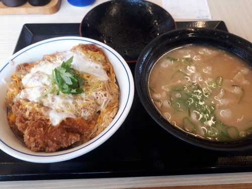 カツ丼梅+とん汁大