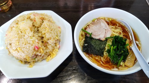 チャーハンと半ラーメン