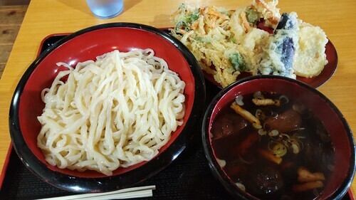 きのこうどん＋天麩羅盛り合わせ