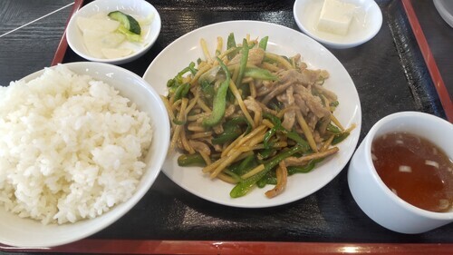 ピーマンと肉の炒め定食