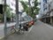 塵一つ落ちていないホテル前の道路♪