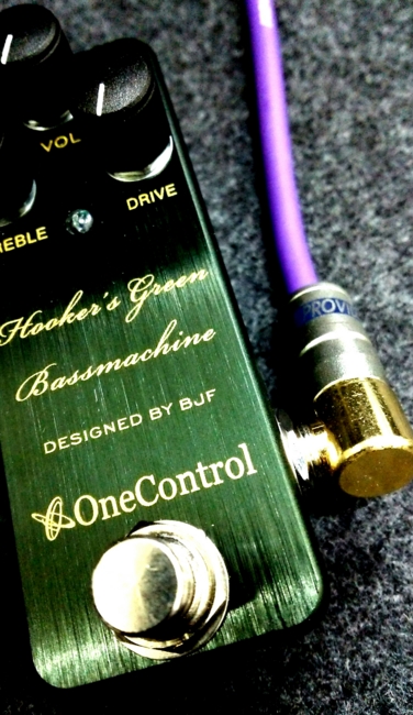 OneControl Bassmachine ベース　歪みエフェクター 8/4まで面ファスナー付属】One Control HOOKER'S GREEN BASS