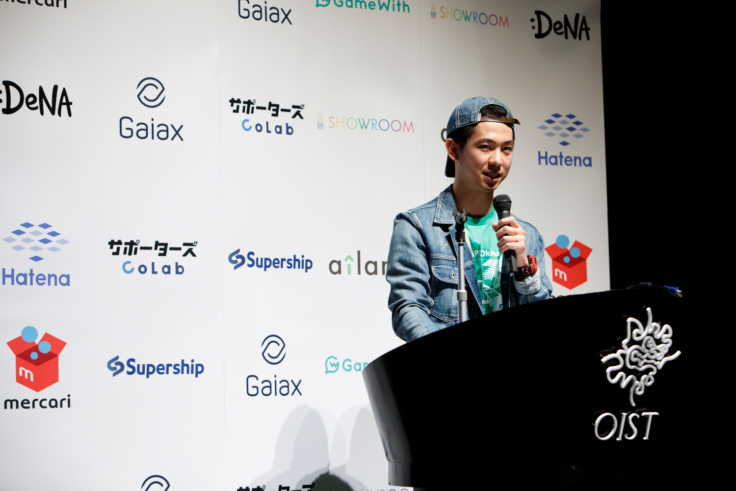 YAPC::Okinawaで挨拶するcodehexさん