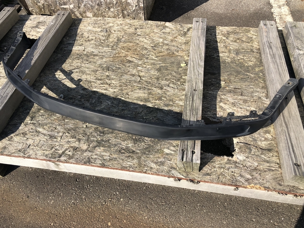 BNR32 スカイラインGT-R 純正リップスポイラー BNR32 純正リップスポイラー 中古品です。 日産 BNR32 GT-R純正