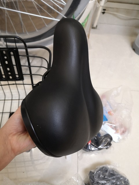 中国河南省開封市、通販で自転車を買うと自力で組み立てないといけ