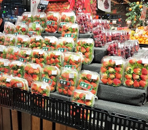 小さくても苺は苺♪中国河南省開封市 露店販売で格安山盛り