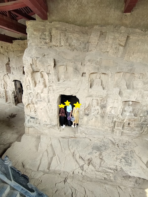 世界遺産 洛陽龍門石窟に観光に来た古代中国仏像・石窟好きの人