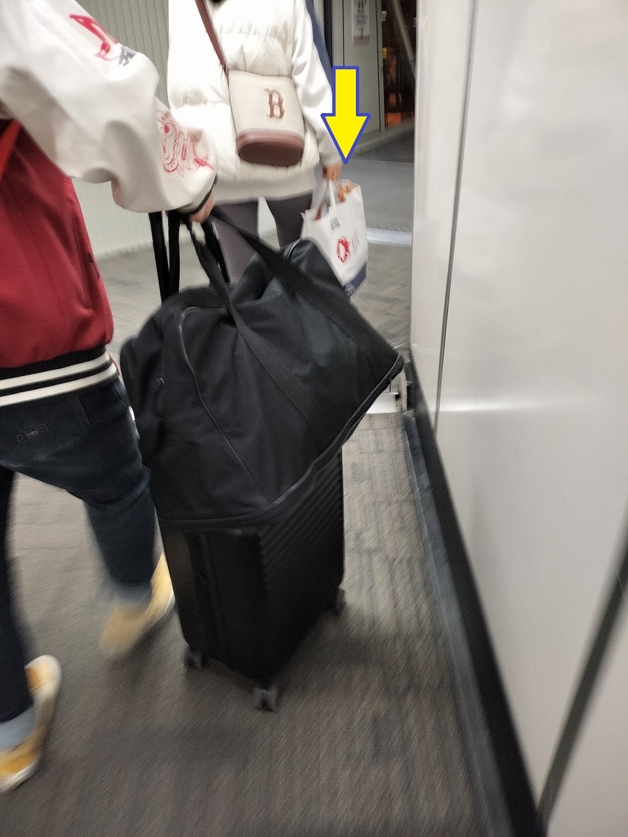 ミャクミャク紙袋は海外を旅する♪中国河南省鄭州空港で大阪万博公式