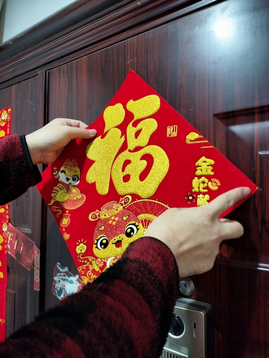 中国河南省開封市 2025年度の春聯（しゅんれん）を貼りました