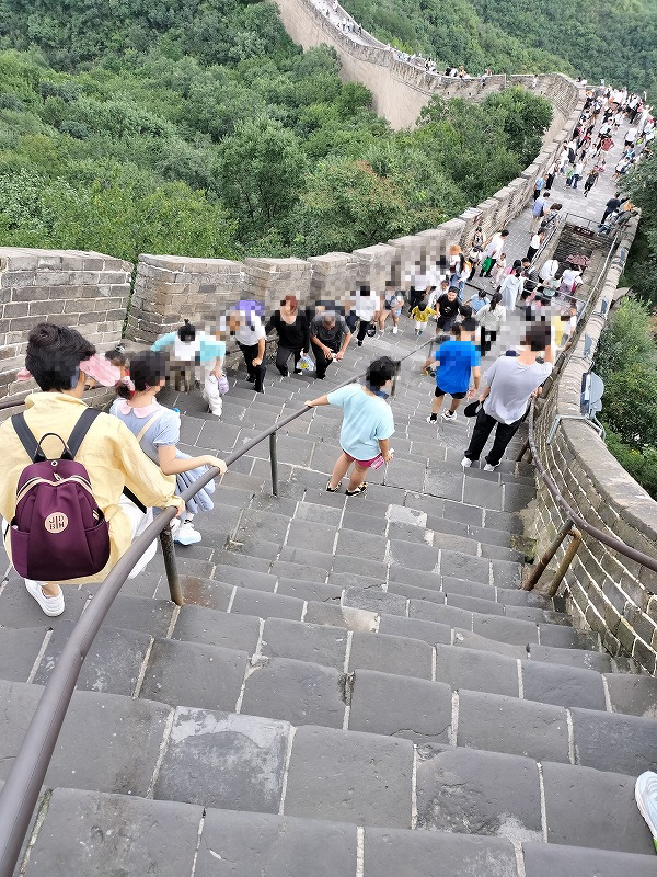 思っていた何倍も急勾配で山登り気分(*^◇^*)中国世界遺産『八達嶺長城