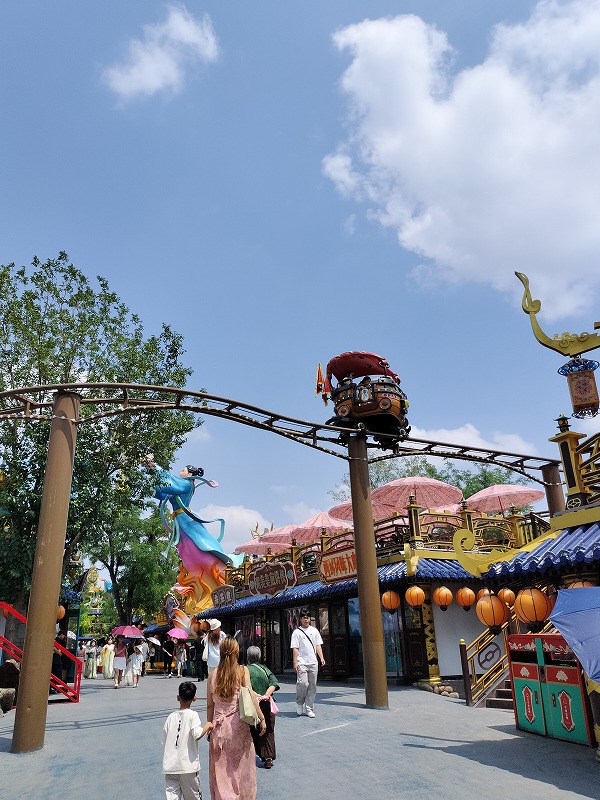 中国河南省開封市の観光テーマパーク 万歳山（万岁山）大宋武侠城で