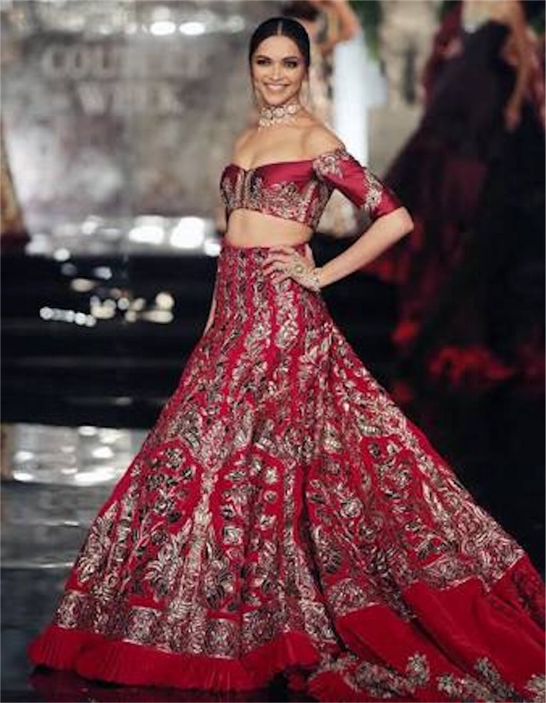 日本人女性が観光地に行くとインド人が集まってきて 写真を撮ってくれと言われ 身動きが取れなくなり インドでポジティブに生きる