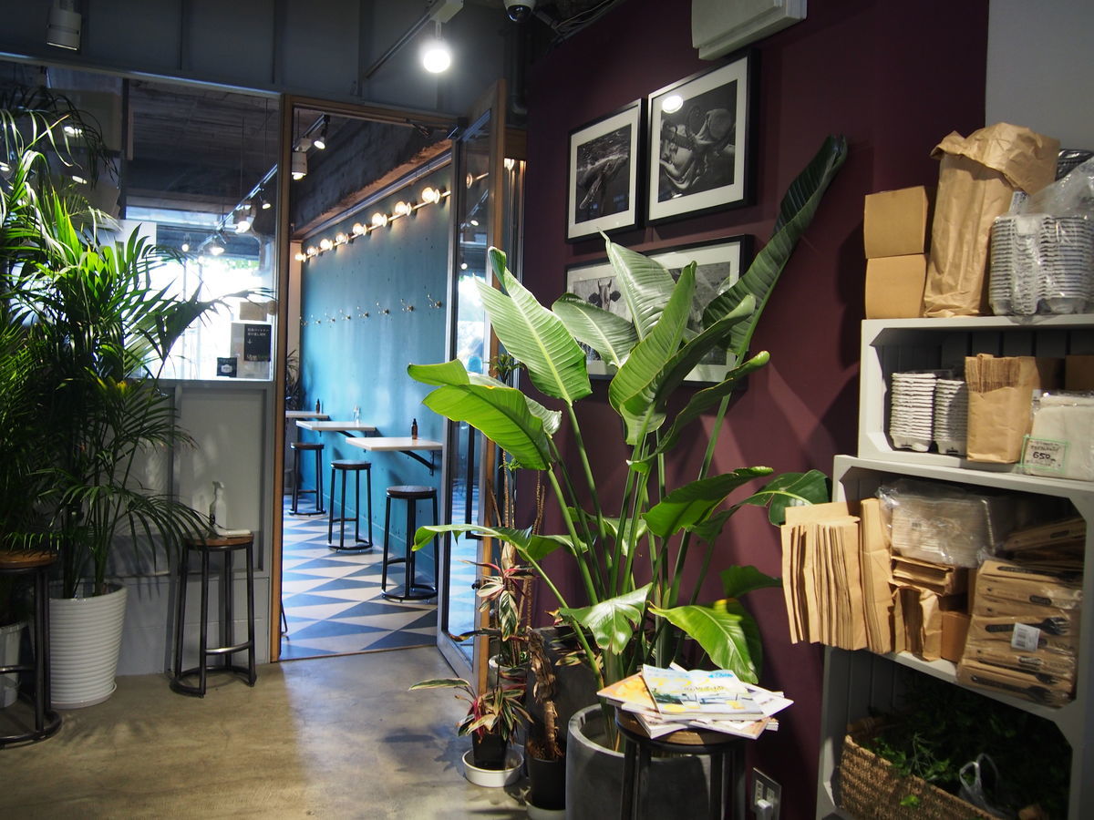 Optimus Cafe オプティマスカフェ 大阪 北浜の川沿いにあるビーガン店 To Travel Is To Live