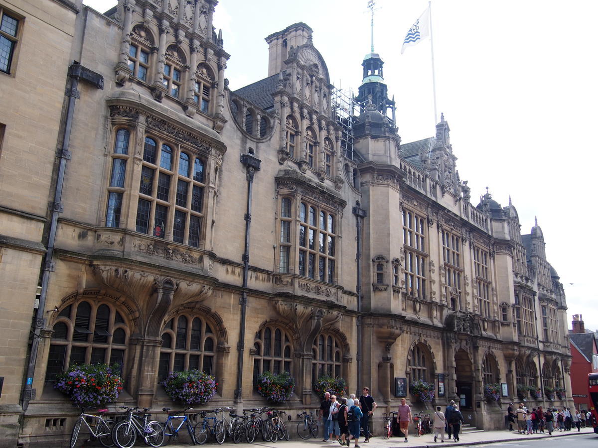 ロンドンからオックスフォード日帰り観光 写真で旅する街歩き 前半 To Travel Is To Live ロンドンからオックスフォード日帰り観光 写真で旅する街歩き 前半 To Travel Is To Live