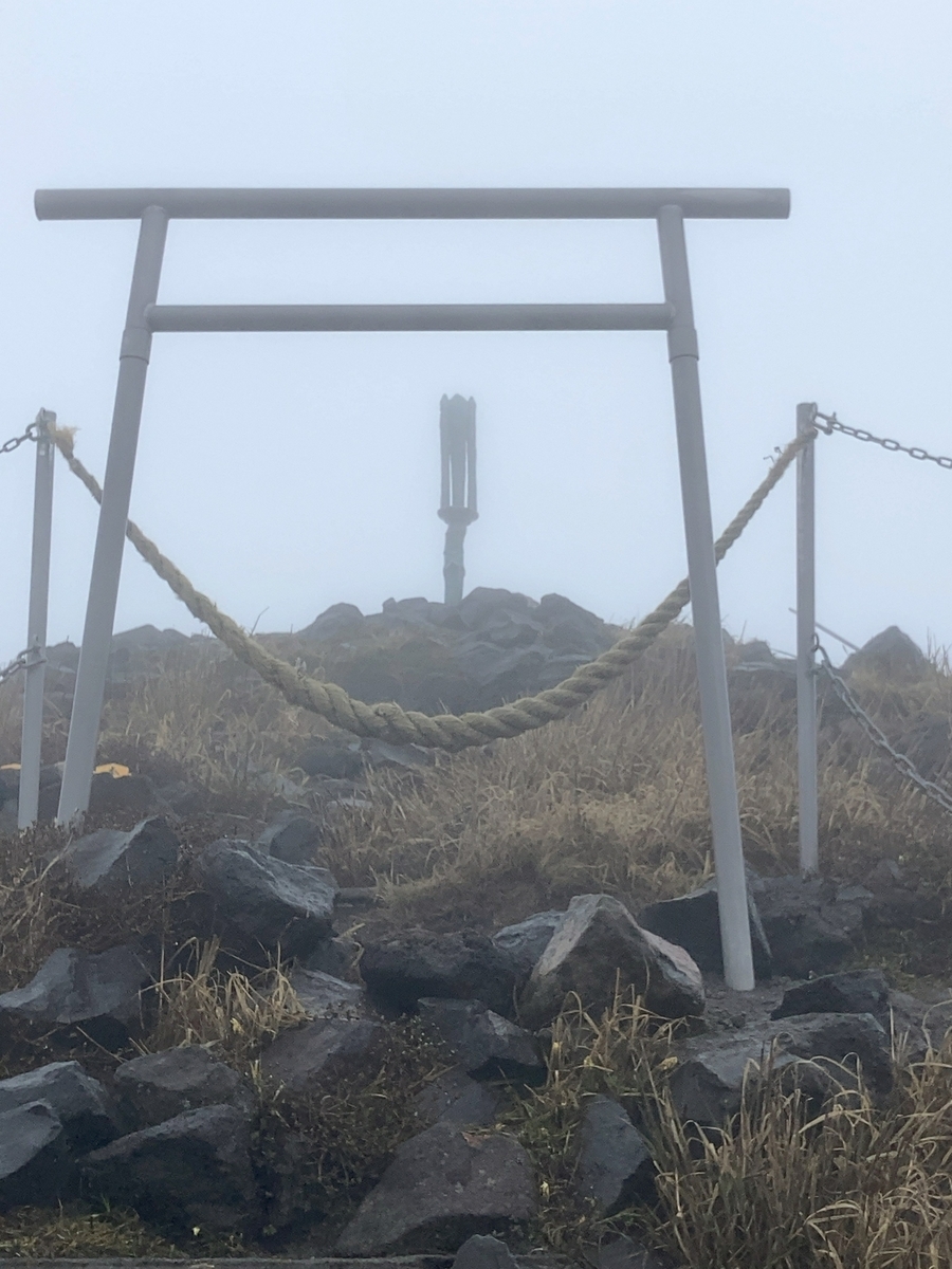 霧島山（韓国岳＆高千穂峰）登山～天孫降臨伝説の地～ - 思念の滝壺