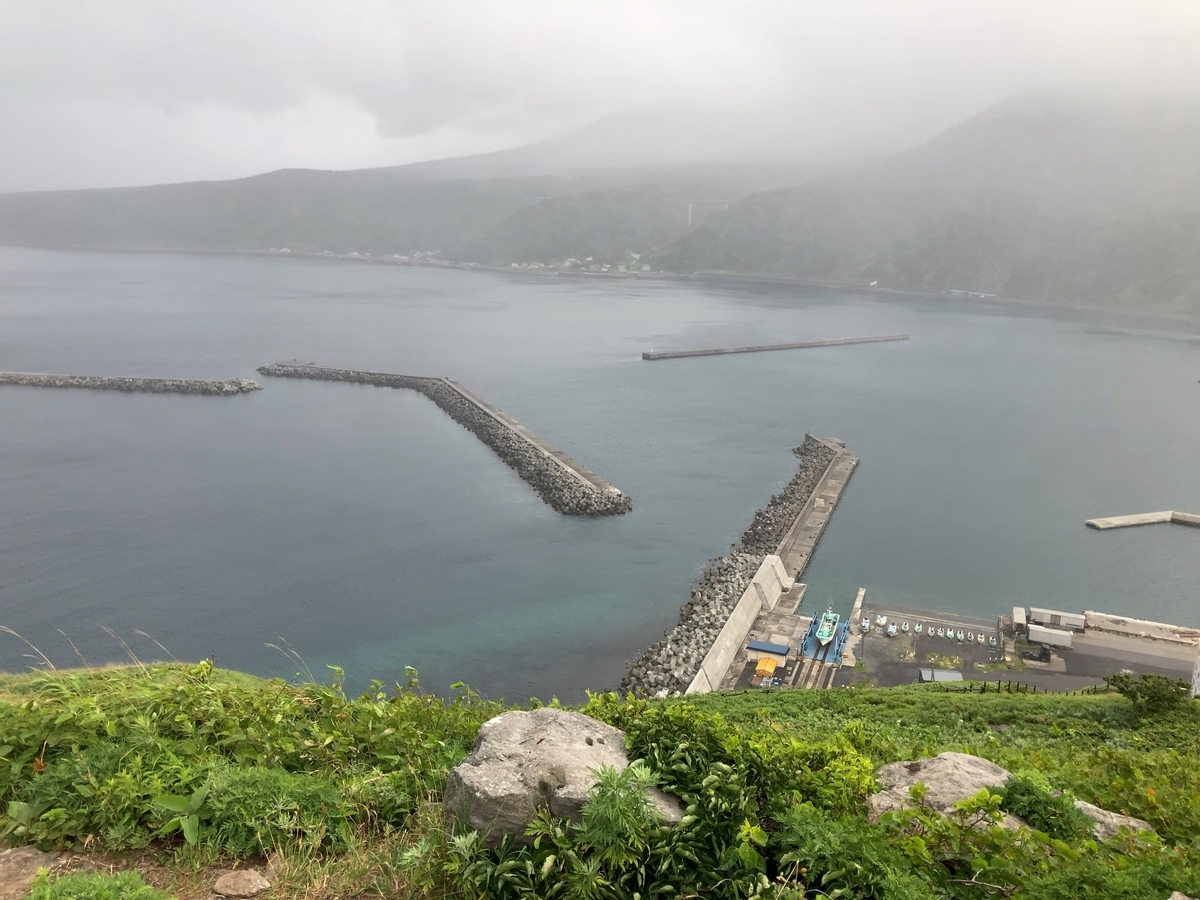 利尻富士登山録～極北の秀峰は雲隠れ～ ①上陸編 - 思念の滝壺