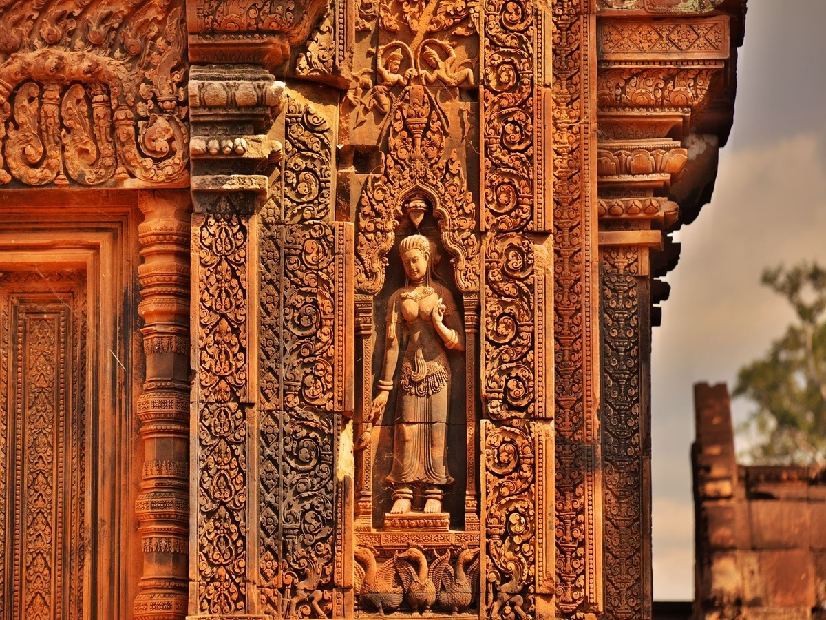 バンテアイ スレイ Banteay Srei 東洋のモナリザと呼ばれているアンコール美術の至宝が Tranning S Diary 旅のフォトコラムダイアリー バンテアイ スレイ Banteay Srei 東洋のモナリザと呼ばれているアンコール美術の至宝が Tranning S Diary 旅のフォトコラムダイアリー