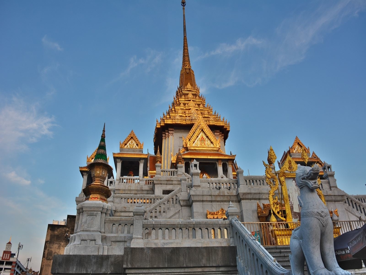 ワット トライミット 黄金仏寺院 Wat Traimit バンコクチャイナタウンの入口 お城のような寺院 Tranning S Diary 旅のフォトコラムダイアリー