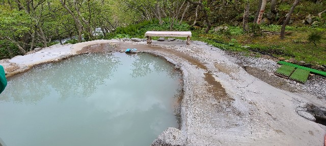 北海道】まさに秘湯中の秘湯！知床羅臼の山の中に湧く『熊の湯』が