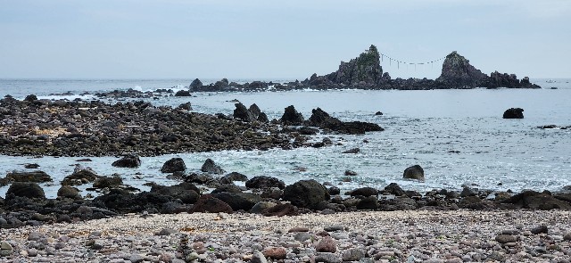 神奈川】聖地『真鶴岬 三ツ石』は磯遊びスポットとしても人気！ - 旅人