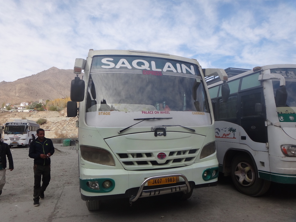 インド カルギル スリナガル バス移動 世界一のチャイを探しに