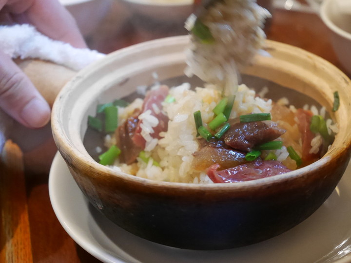 腸詰干し肉貝柱釜飯（1680円）