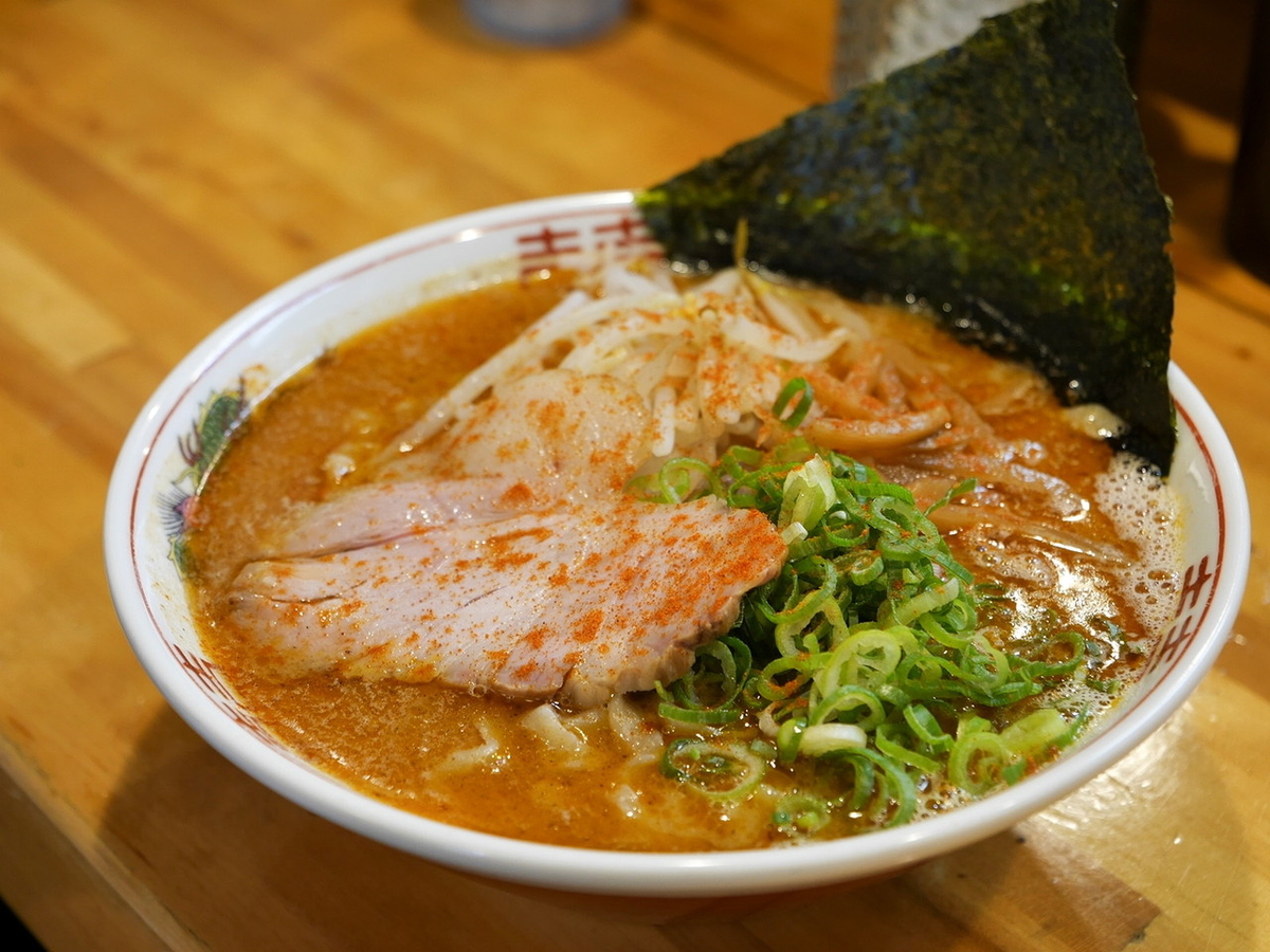 辛いらぁめん（手打ち麺、880円）