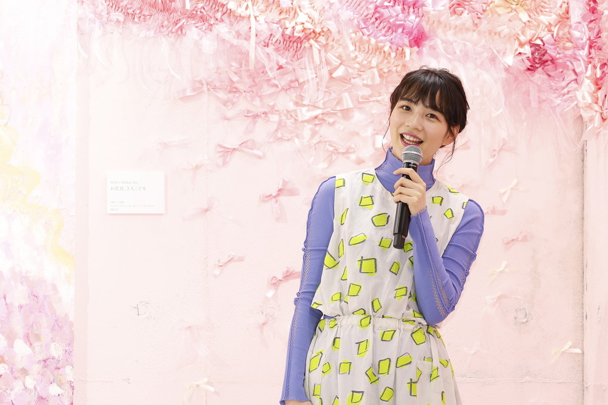 女優 のんさんが横浜駅で新作リボンアートを披露 お花見を駅の中でも楽しんで 横浜ウォッチャー 女優 のんさんが横浜駅で新作リボンアートを披露 お花見を駅の中でも楽しんで 横浜ウォッチャー