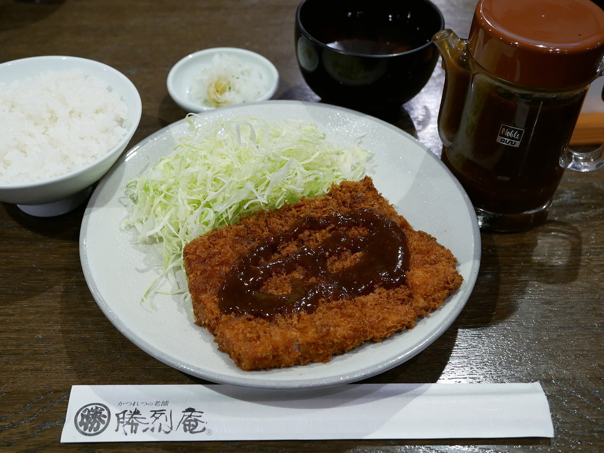 勝烈定食（ヒレカツ、2200円）