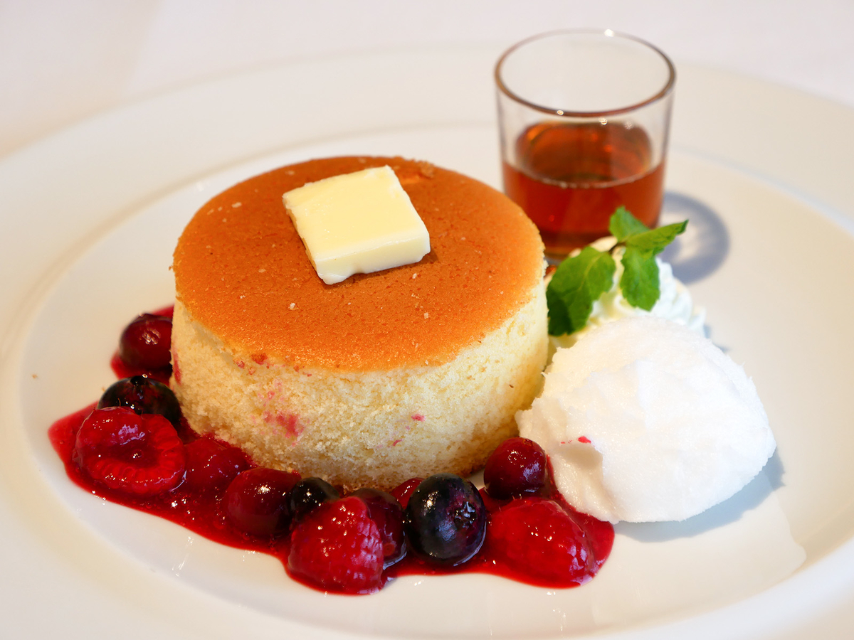 厚焼きパンケーキ・メープルシロップ