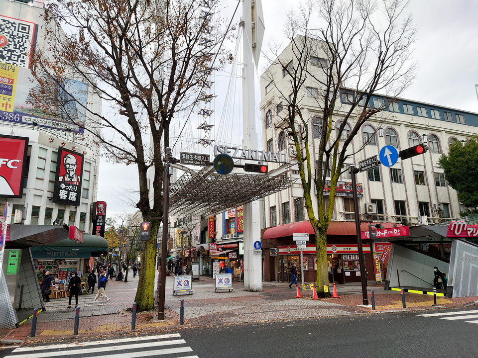 関内駅前のイセザキ・モール入口