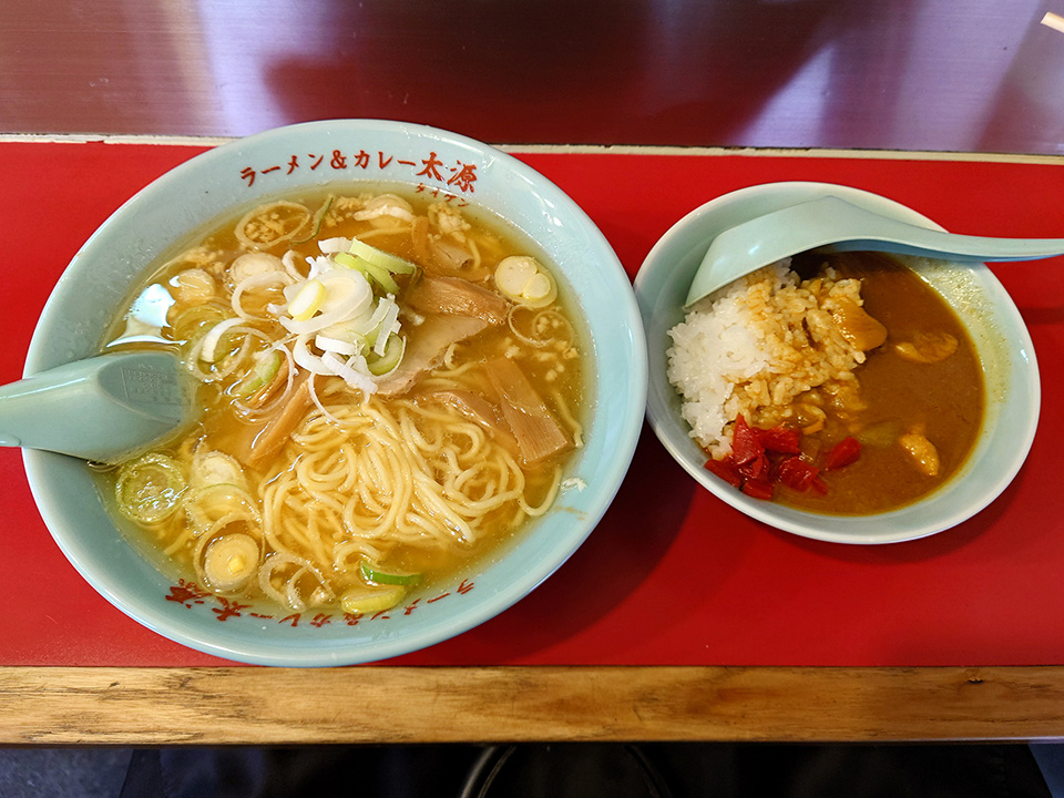 太源のラーメンと茶碗カレー