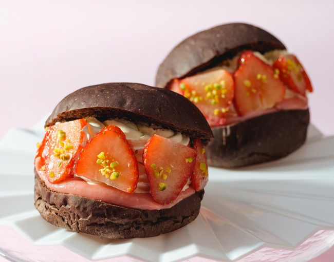 マリトッツォストロベリー（646円）