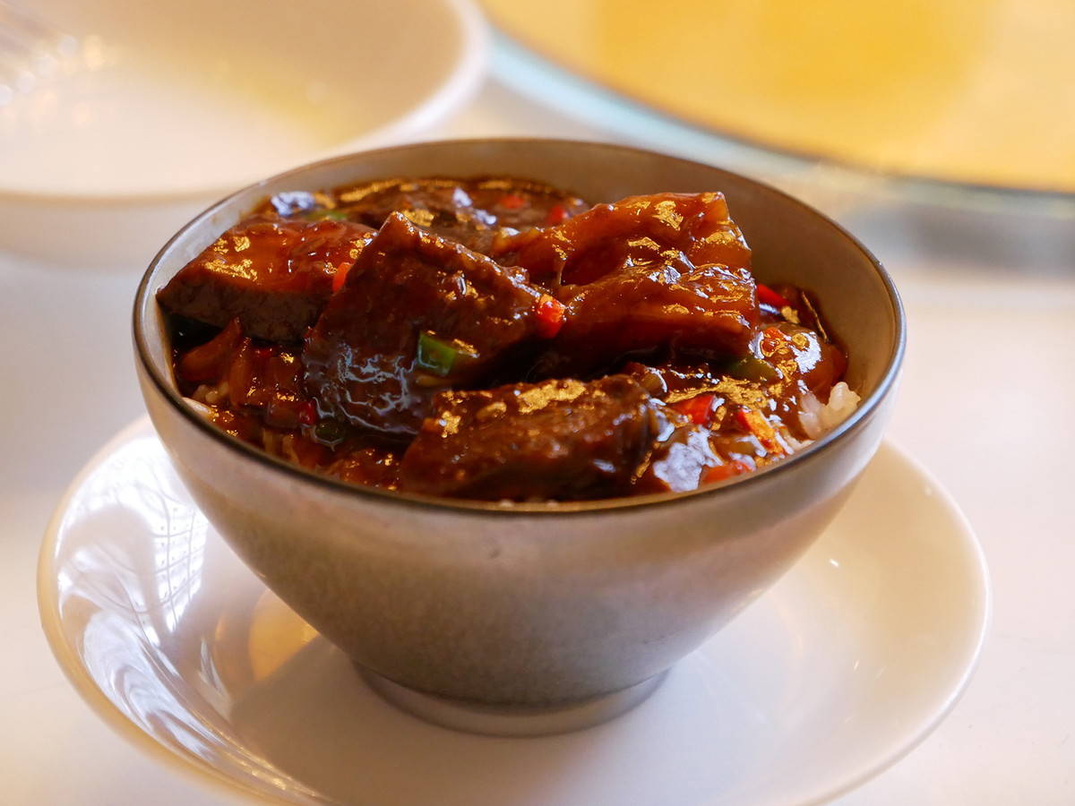 牛スネ肉のカレーあんかけご飯（1000円）