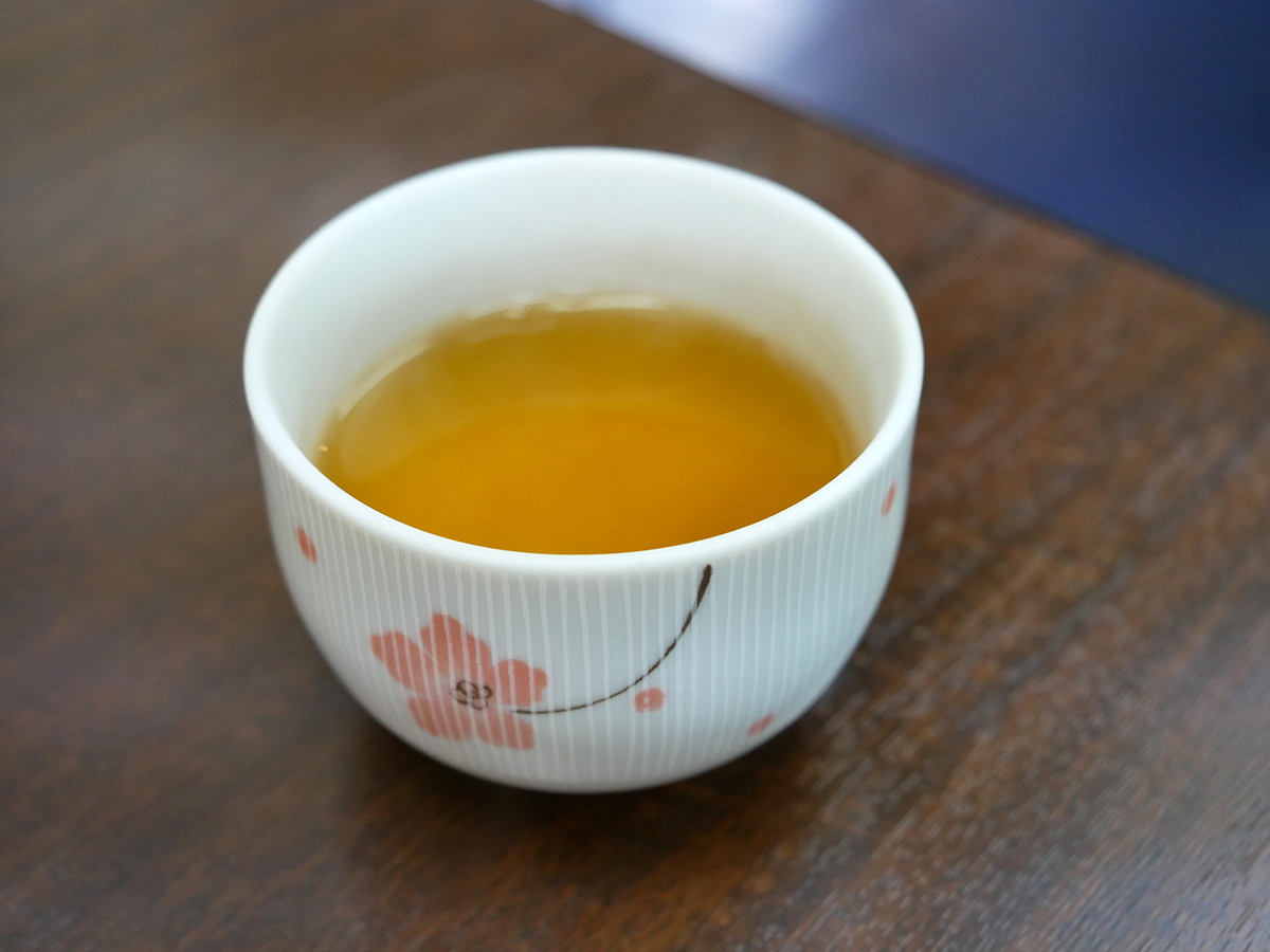 セルフサービスのお茶はさんぴん茶