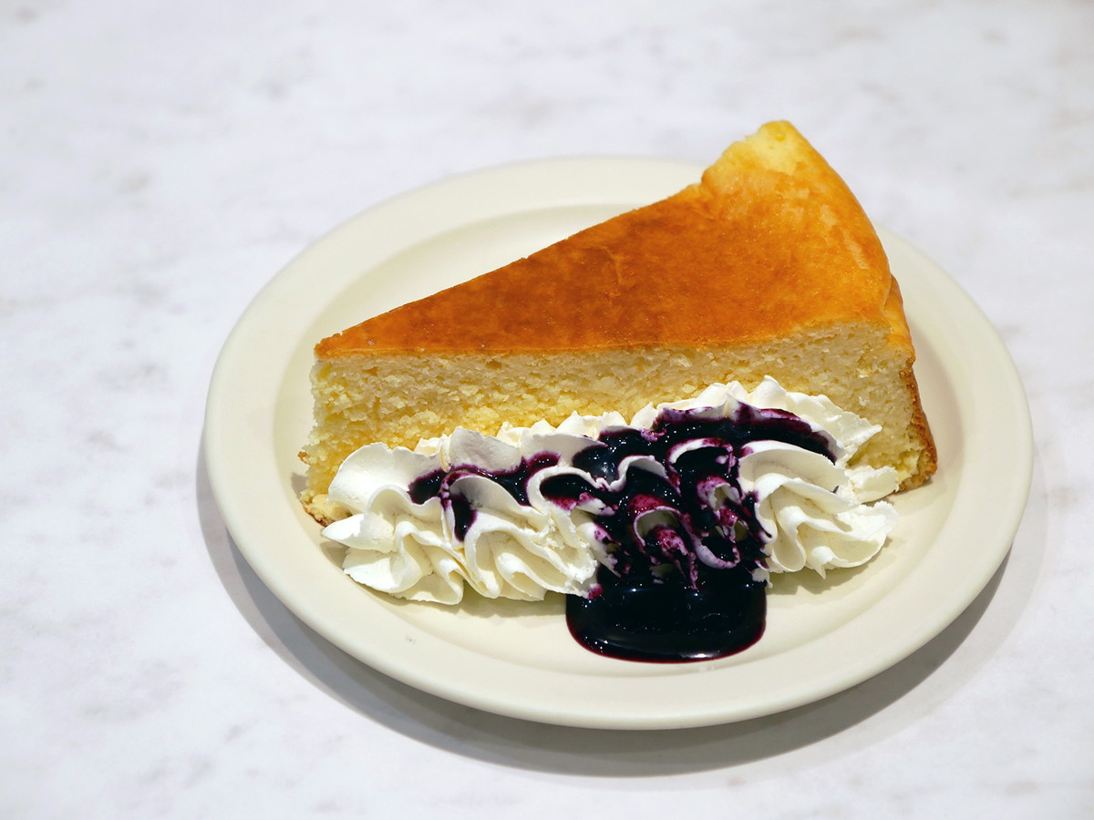 おからのチーズケーキ with ソイ・ホイップクリーム（税込440円）※イートインの税込価格